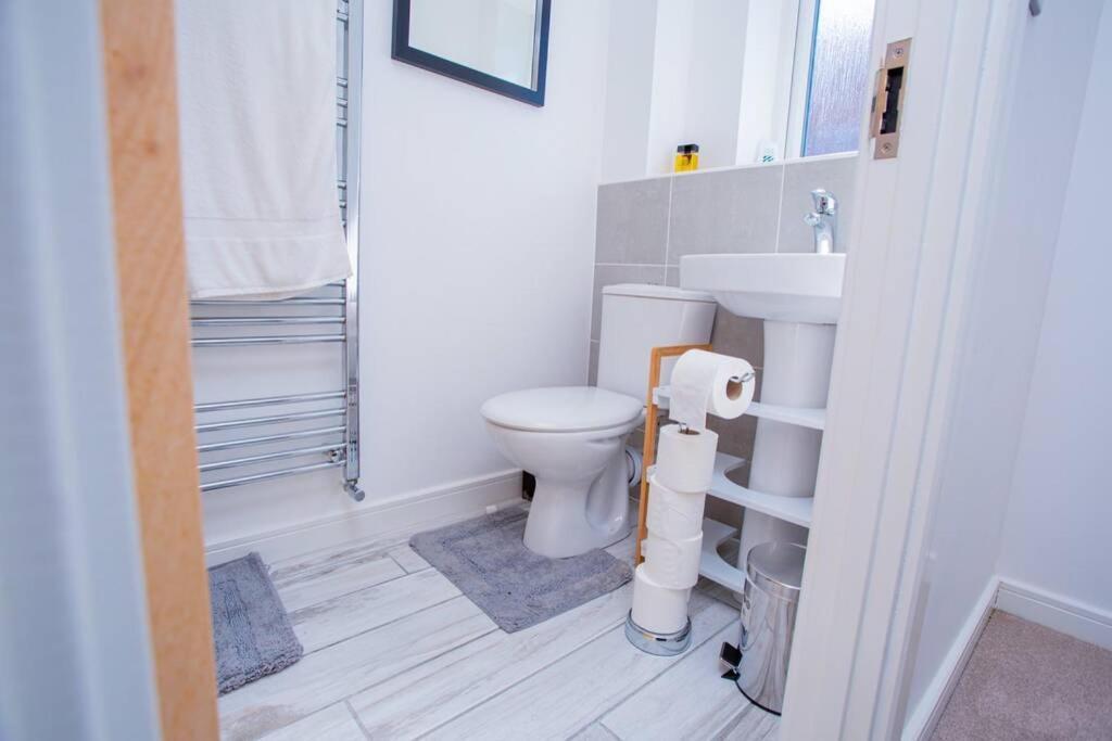 Mills Apartment - Two Bedroom En-Suite Apartment Northampton Exterior foto