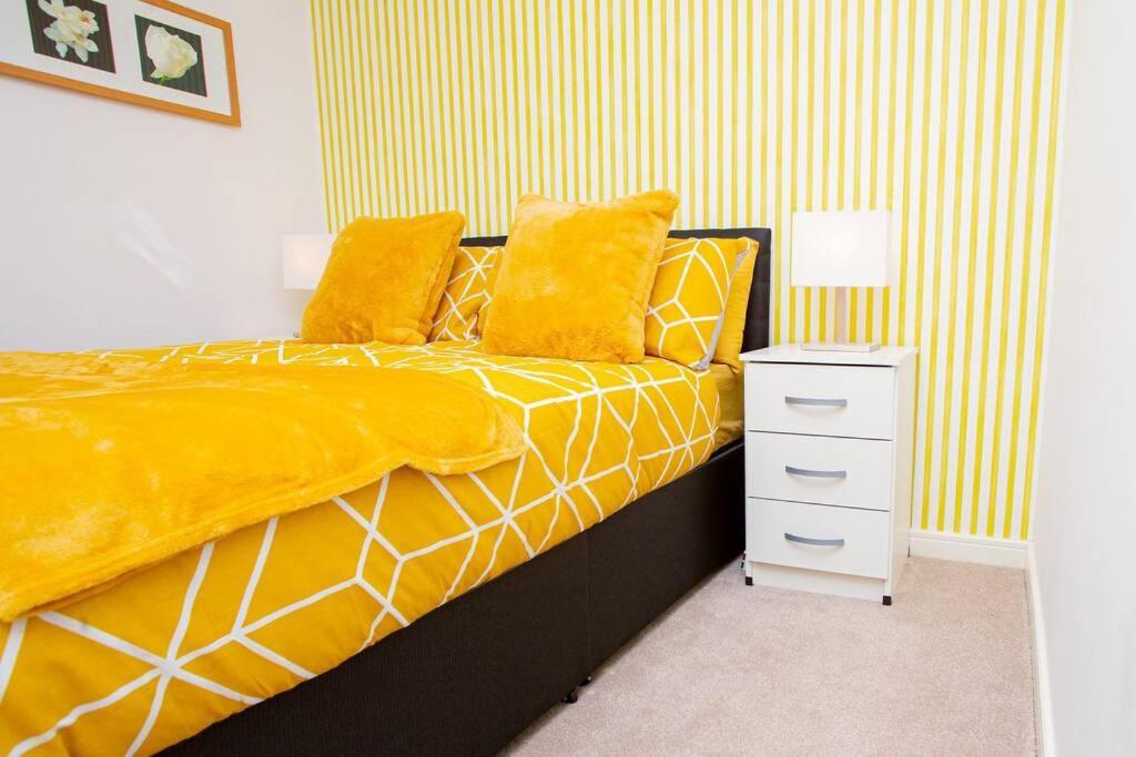 Mills Apartment - Two Bedroom En-Suite Apartment Northampton Exterior foto